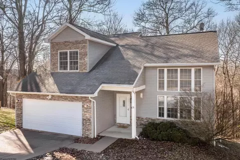 26 Oakton Dr, Morgantown, WV 26508
