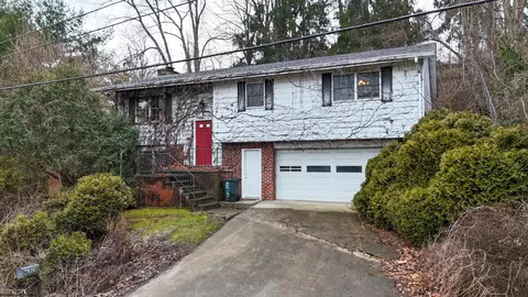 828 Alpine St, Morgantown, WV 26505