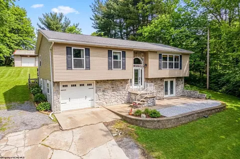 427 Aarons Creek Rd, Morgantown, WV 26508