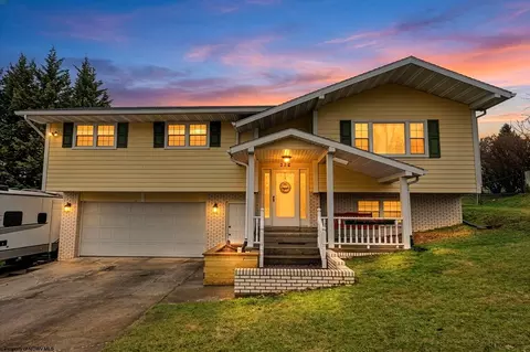 128 Scenery Dr, Morgantown, WV 26505