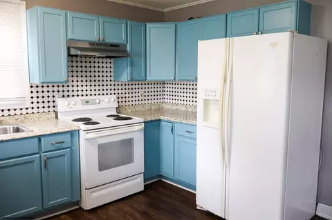Kitchen - 7 Everson Dr, Philippi, WV 26416 photo 2 of 4