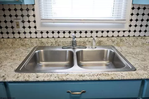 Kitchen - 7 Everson Dr, Philippi, WV 26416 photo 3 of 4