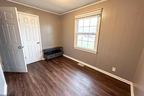 Bedroom - 7 Everson Dr, Philippi, WV 26416 photo 2 of 6