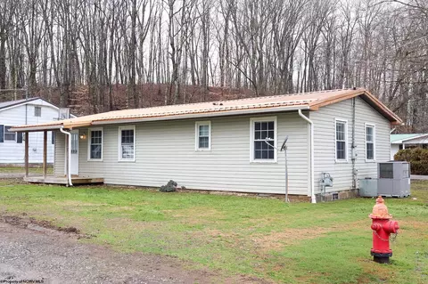 Exterior - 7 Everson Dr, Philippi, WV 26416 photo 4 of 8
