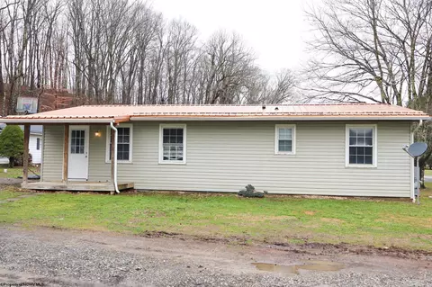 Exterior - 7 Everson Dr, Philippi, WV 26416 photo 2 of 8