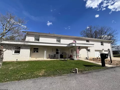 85 Woodsboro Dr, Philippi, WV 26416