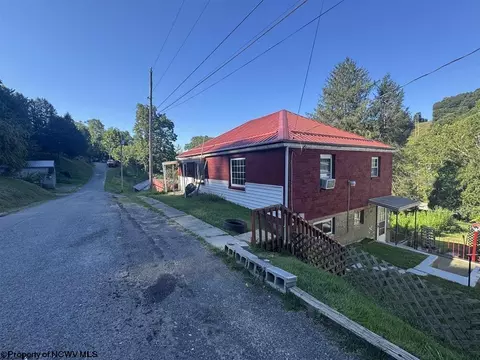 120 Jackson St, Weston, WV 26452