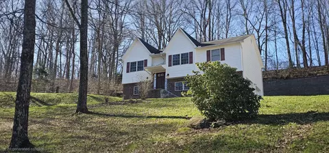 33 Rocky Top Ln, Morgantown, WV 26508