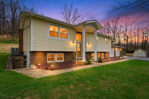 192 Colvin Run Rd, Grindstone, PA 15442