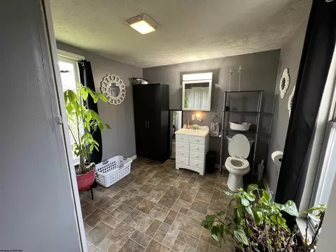 Bath - 202 Meadow Ave, Mannington, WV 26582 photo 1 of 2