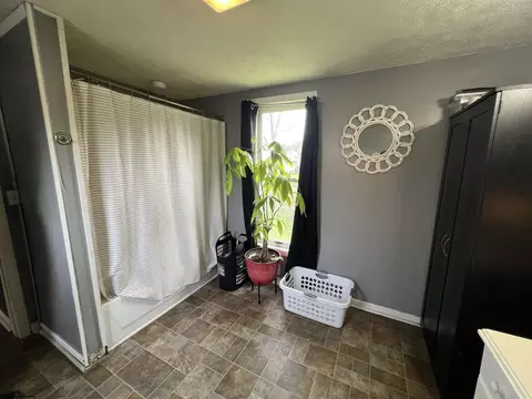 Bath - 202 Meadow Ave, Mannington, WV 26582 photo 2 of 2