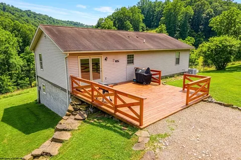 102 Indian Run Rd, Fairview, WV 26570