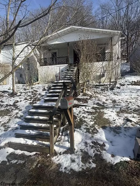 147 Jackson St, Weston, WV 26452