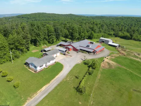 301 Dinkenberger Rd, Kingwood, WV 26537