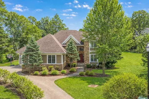 4881 Woods Edge Ln, Morgantown, WV 26508