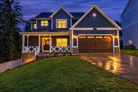 349 Villa View Dr, Morgantown, WV 26505