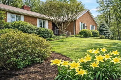 959 Southpoint Cir, Morgantown, WV 26505