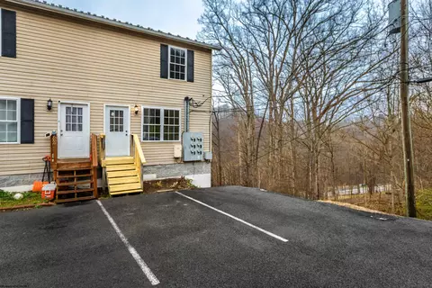 611 Vista Oaks Dr, Fairmont, WV 26554