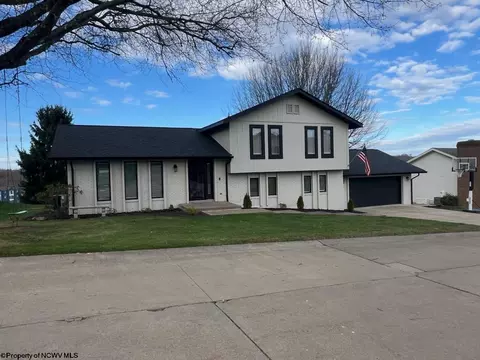 12 Cedarwood Dr, Morgantown, WV 26505