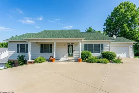 1010 Ashton Dr, Morgantown, WV 26508