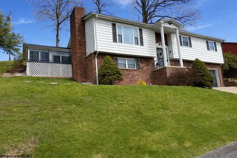 34 Hollen Cir, Fairmont, WV 26554