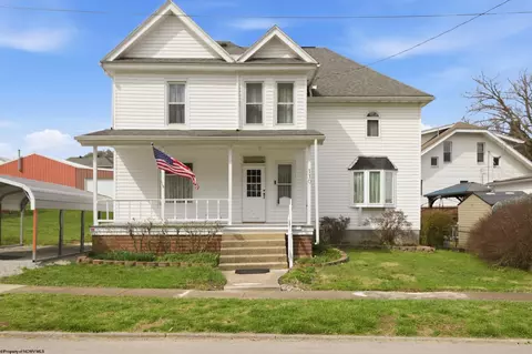 110 Mulberry Ave, Weston, WV 26452