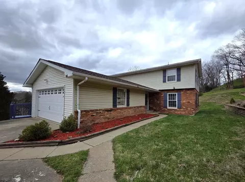 16 Bel Manor Dr, Fairmont, WV 26554
