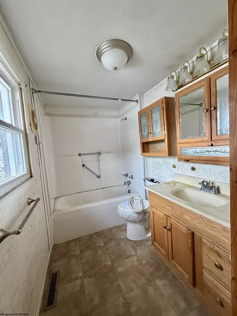 Bath - 121 Valley St, Salem, WV 26426 photo 1 of 2