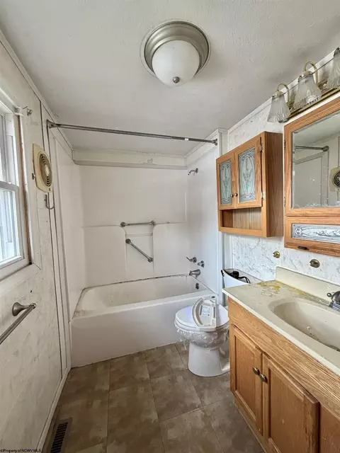 Bath - 121 Valley St, Salem, WV 26426 photo 2 of 2