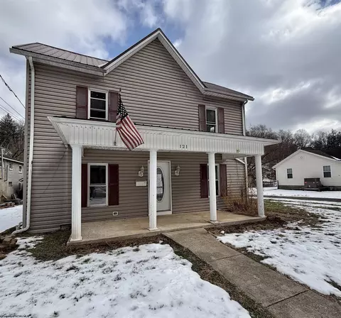 121 Valley St, Salem, WV 26426