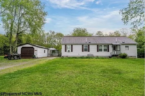 292 N Appalachian Dr, Bruceton Mills, WV 26525