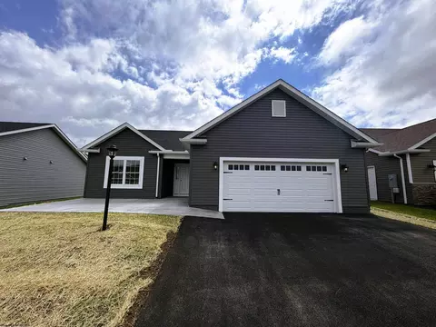 14 Hawk Station Dr, Fairmont, WV 26554