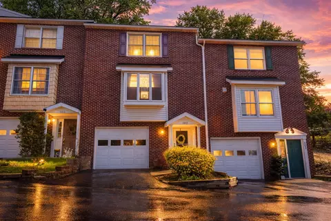 102 Stilwell Dr, Morgantown, WV 26505