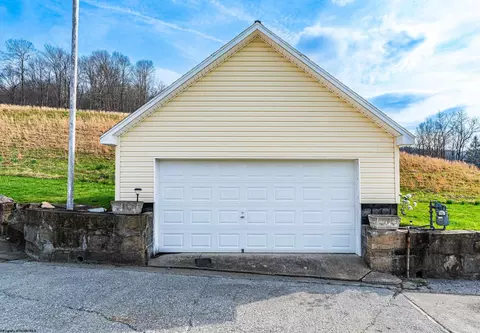 Exterior - 776 Statler Run Rd, Fairview, WV 26570 photo 3 of 8
