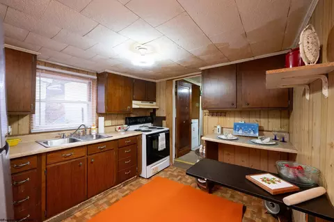 Kitchen - 139 Ramp Hollow Rd, Pursglove, WV 26546 photo 2 of 2