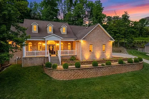106 Iris Ln, Morgantown, WV 26501