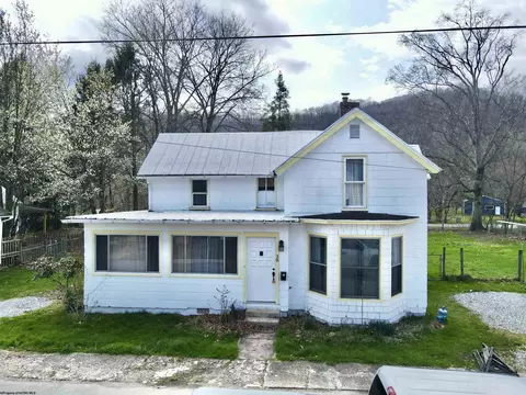 38 Kitson St, Weston, WV 26452