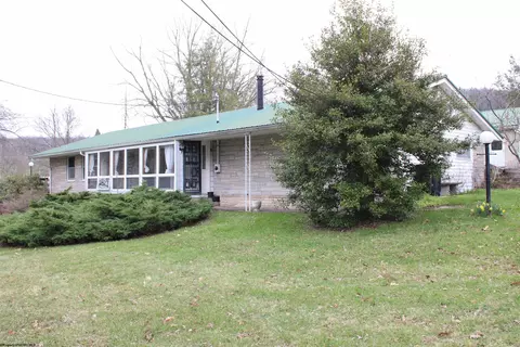 300 N Toy St, Terra Alta, WV 26764