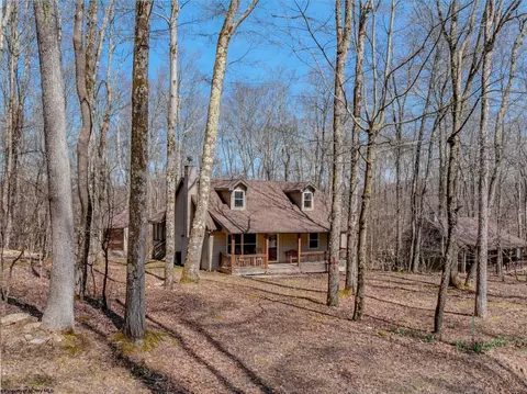 614 Hemlock Cir, Terra Alta, WV 26764