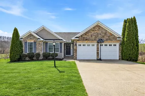 403 Oakmont Ct, Maidsville, WV 26541