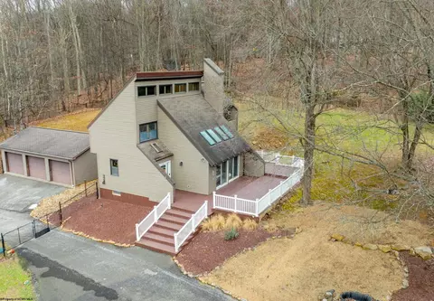 222 Bull Run Rd, Morgantown, WV 26508