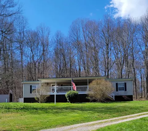 99 Arrowhead Dr, Belington, WV 26250