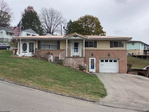 1133 Village Way, Fairmont, WV 26554