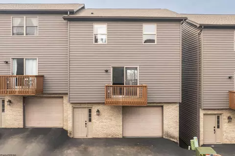 9 Sunridge Dr, Morgantown, WV 26505