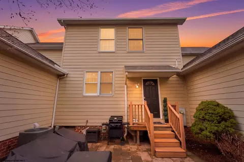 202 Saint Andrews Dr, Morgantown, WV 26508