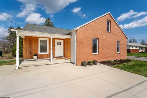 739 Old Monongah Rd, Fairmont, WV 26554