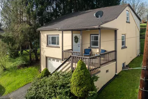 371 Hawk St, Granville, WV 26534