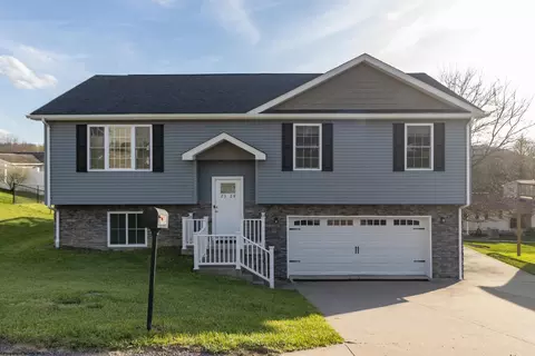 2328 Locust Dr, Fairmont, WV 26554