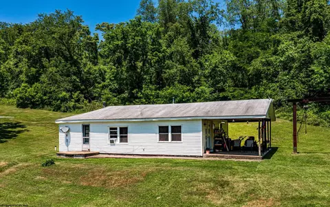 200 Rosedale Hill Rd, Maidsville, WV 26541