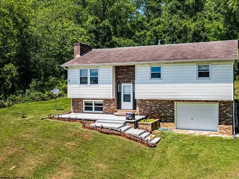 210 Rosedale Hill Rd, Maidsville, WV 26541